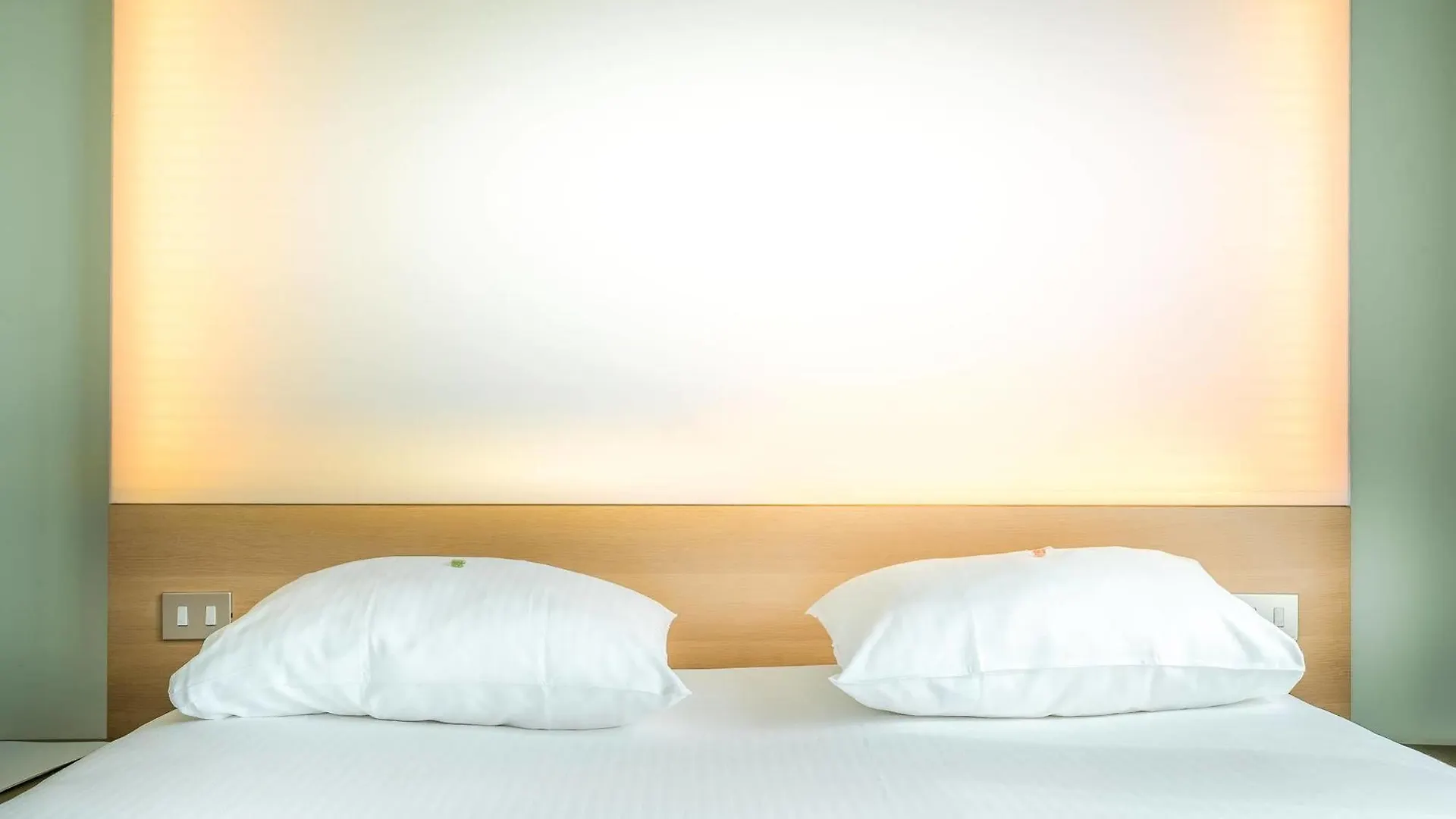 Hotel 322 Lambermont Brussels Schaerbeek
